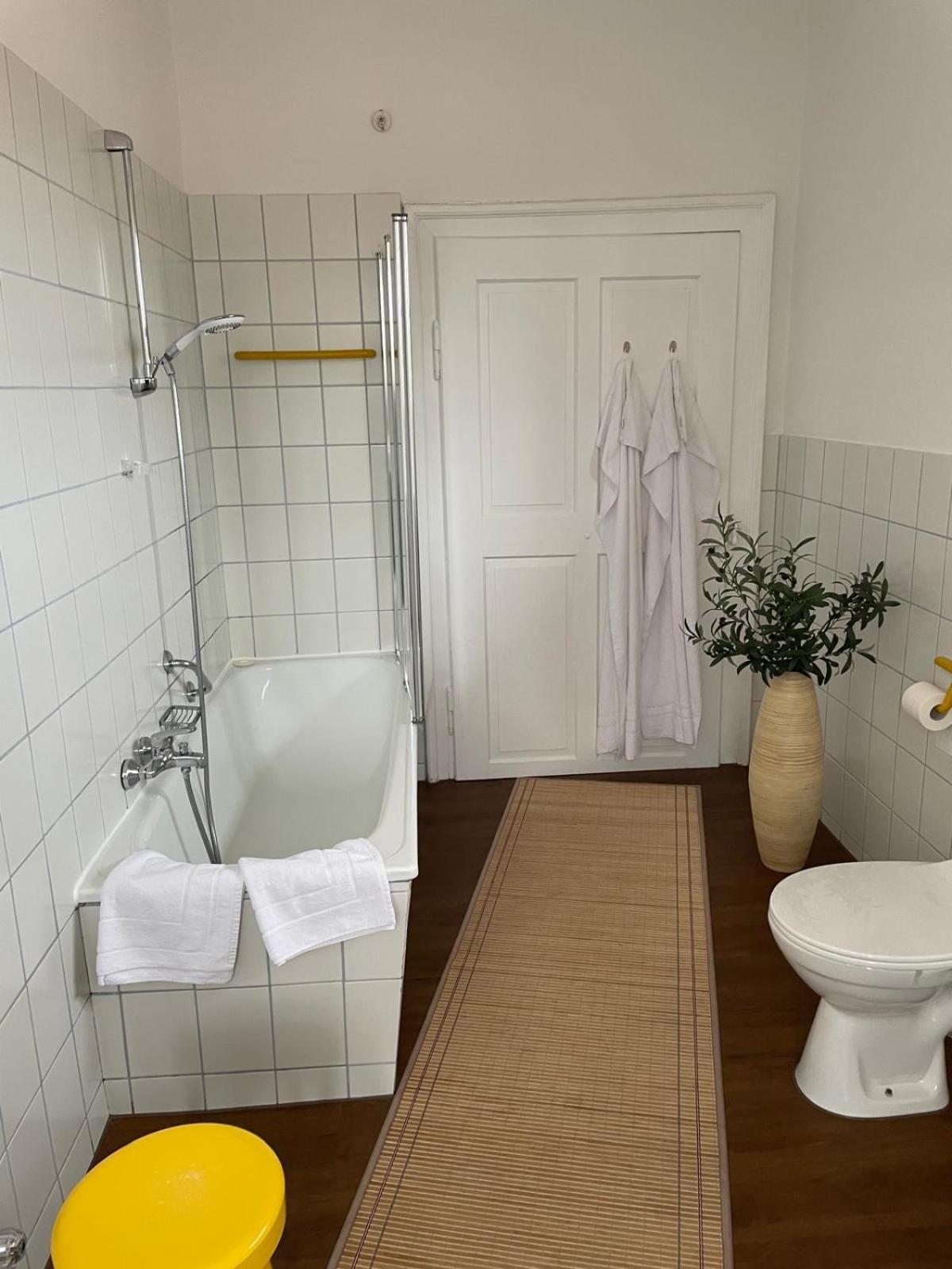Il Castello Hotell Haiming Exteriör bild
