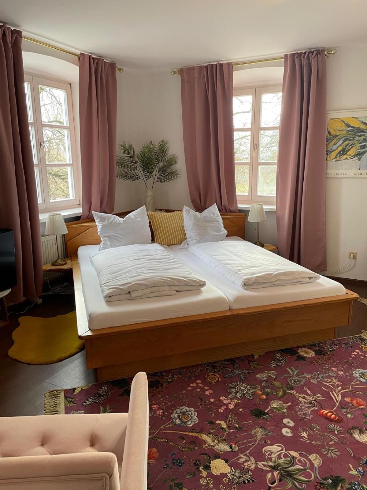Il Castello Hotell Haiming Exteriör bild